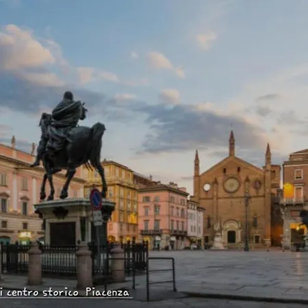Salotto Corso Garibaldi Piacenza